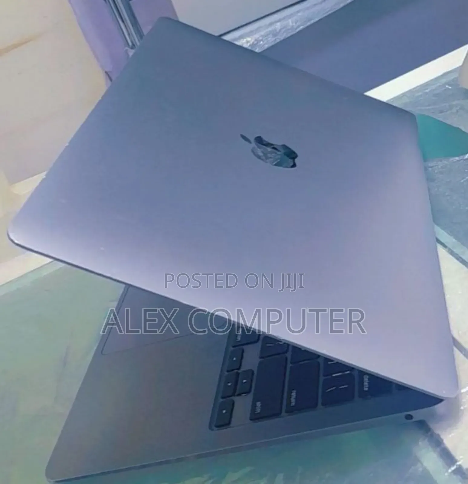 New Laptop Apple MacBook Air 2020 M1 8GB Apple M1 SSD 256GB