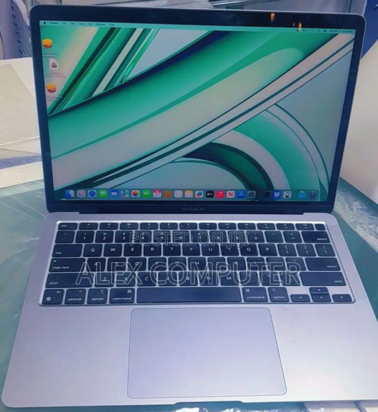 New Laptop Apple MacBook Air 2020 M1 8GB Apple M1 SSD 256GB