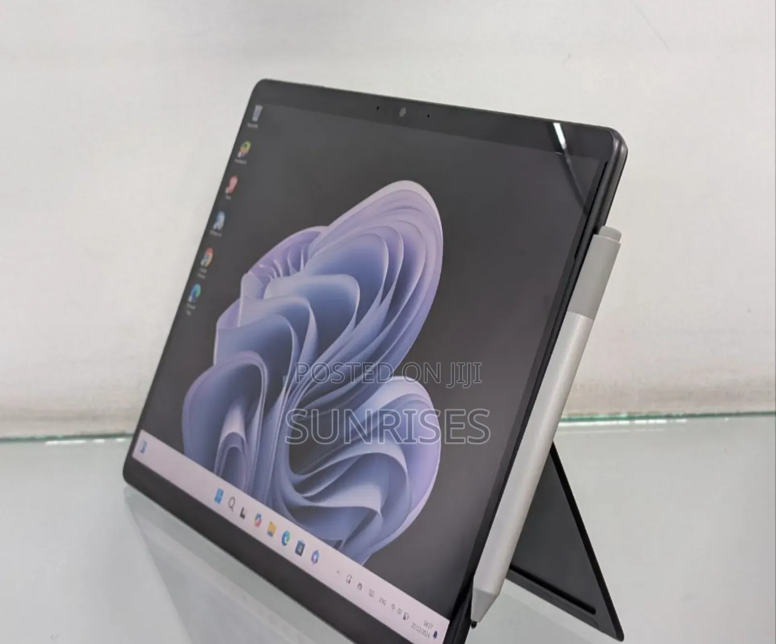 New Laptop Microsoft Surface Pro 9 8GB Intel Core I5 SSD 256GB