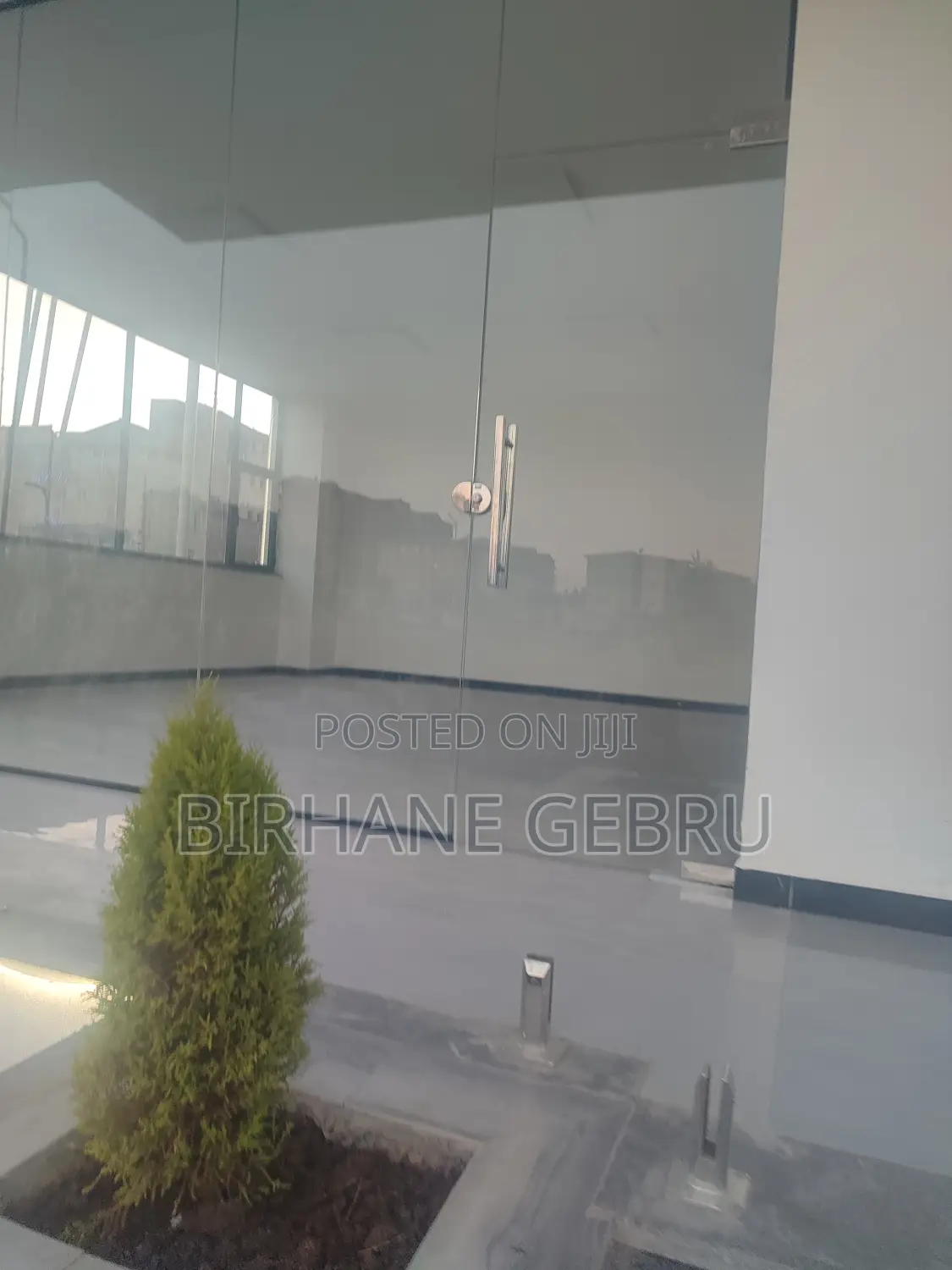 Luxury Apartiment Rent for Cafe and Restaurant For