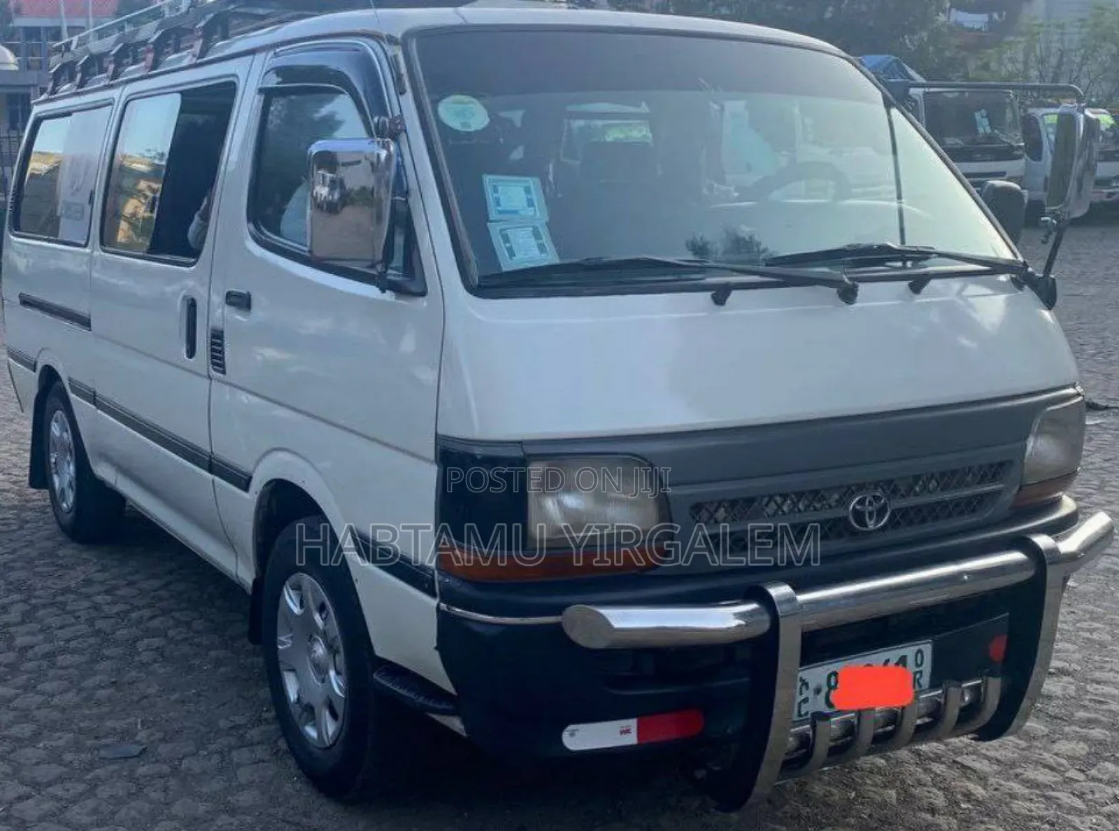 Toyota HiAce 2000 White