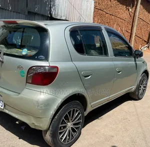 Toyota Vitz 2001