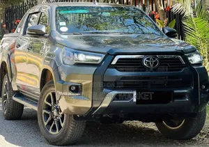 Photo - Toyota Hilux 2022 Gray