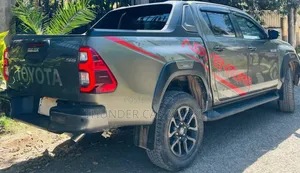 Toyota Hilux 2022 Gray