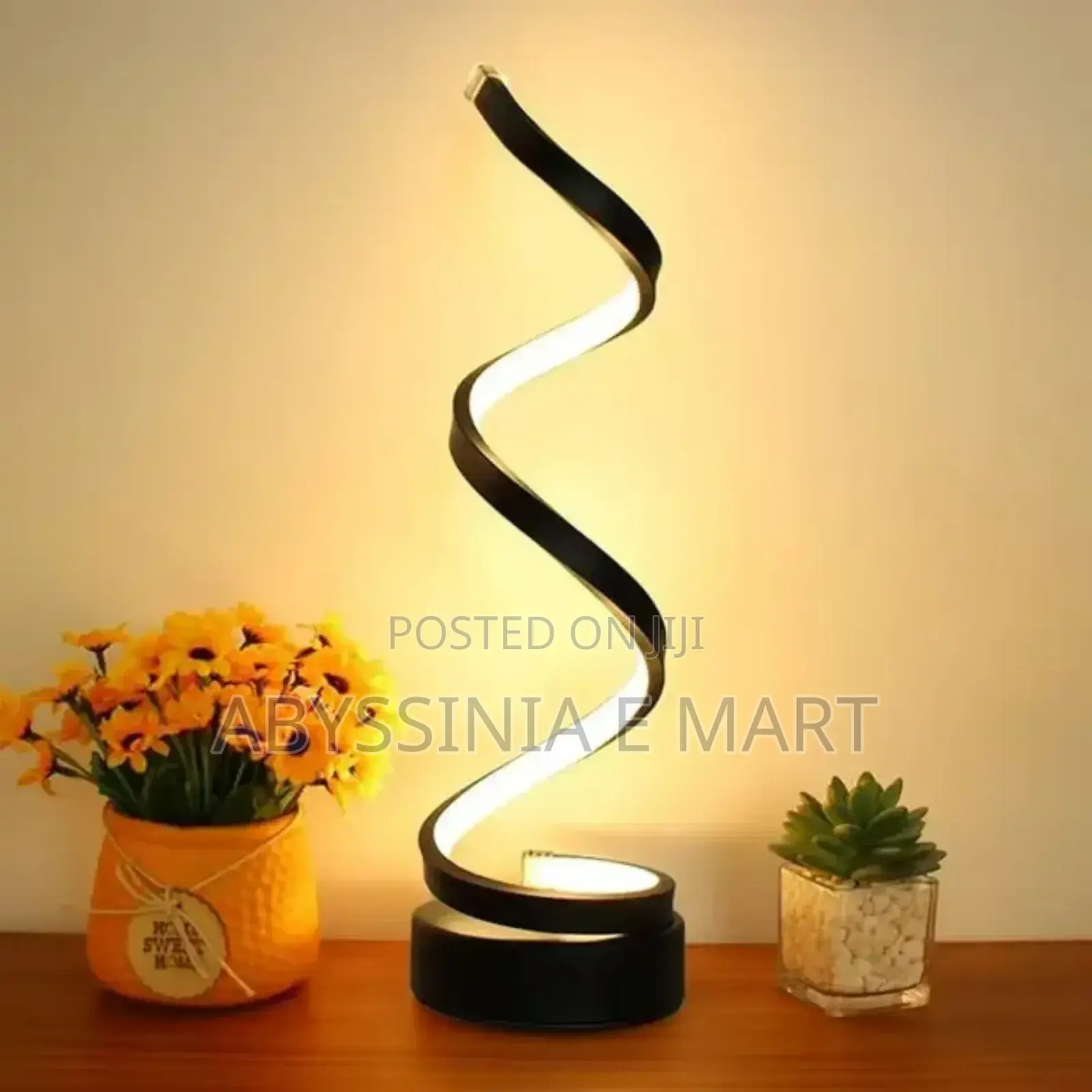 በ3 አይነት ብርሀን የሚፈጥር Led Table Lamb