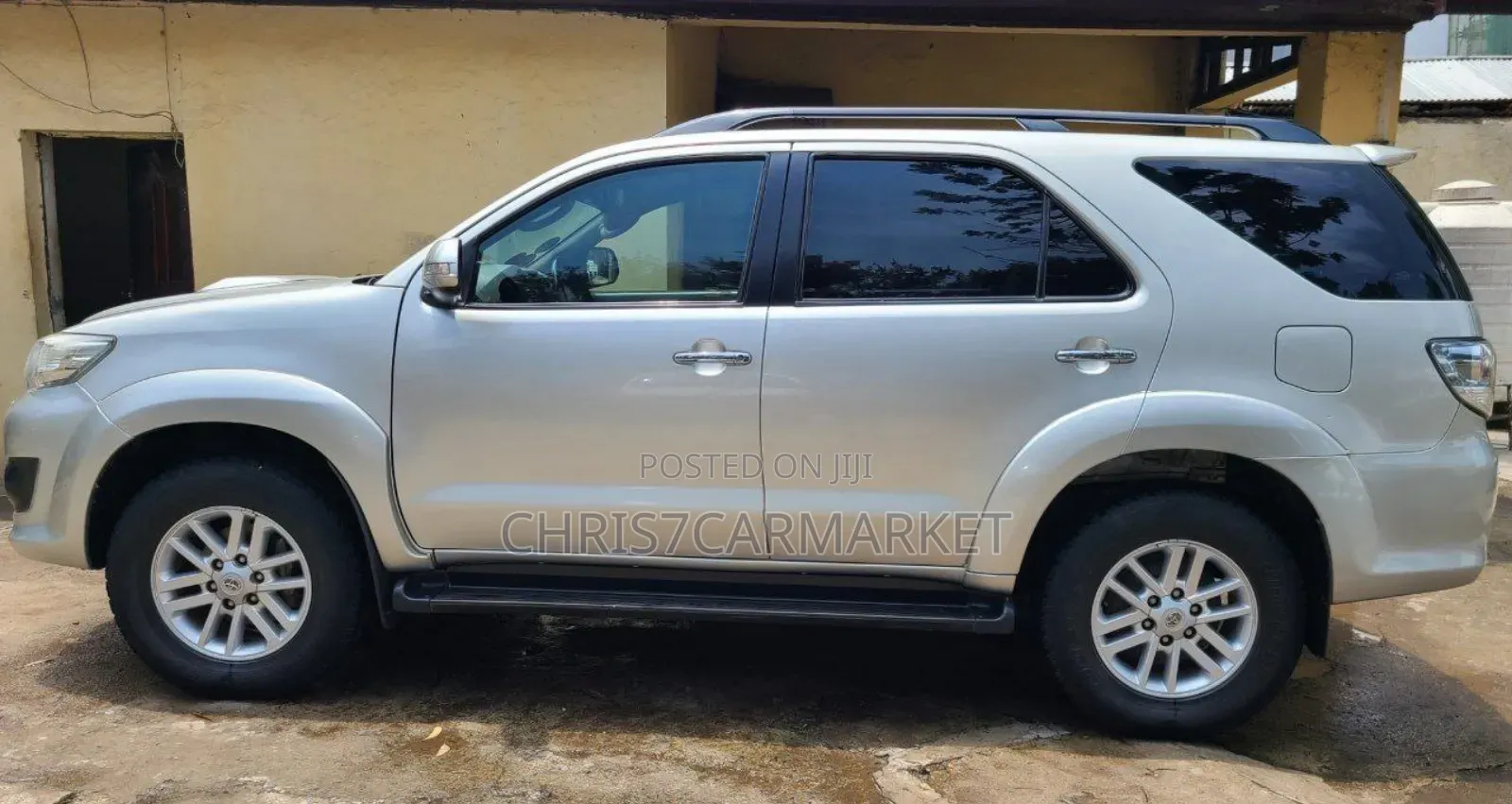 Toyota Fortuner 2.7 AWD 2012 Gold