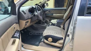 Toyota Fortuner 2.7 AWD 2012 Gold