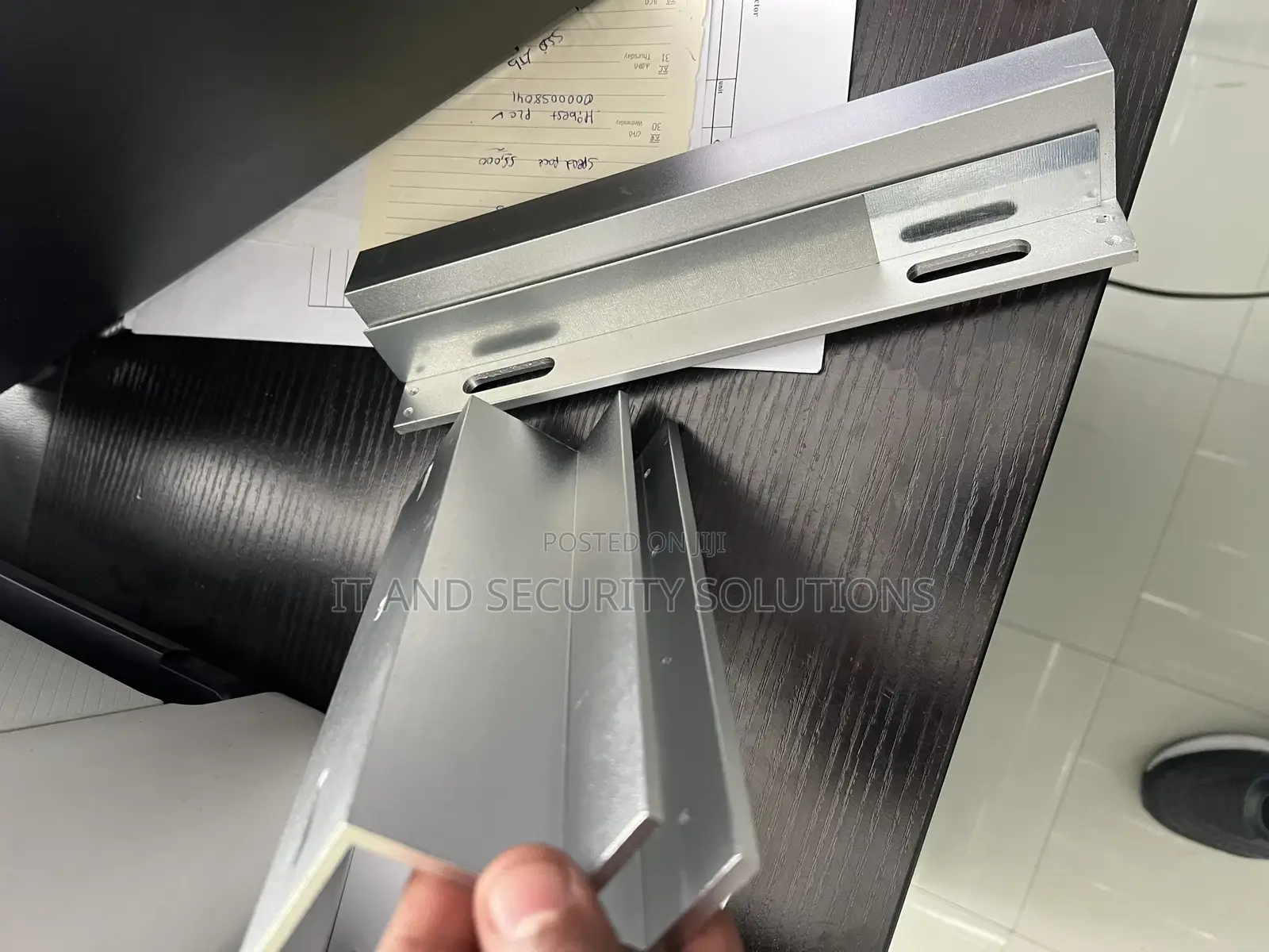 Lzu Bracket With Magnetic Lock For Full Frameless Glass Door