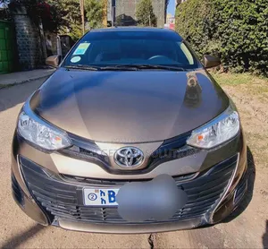 Photo - Toyota Yaris 2020 Brown
