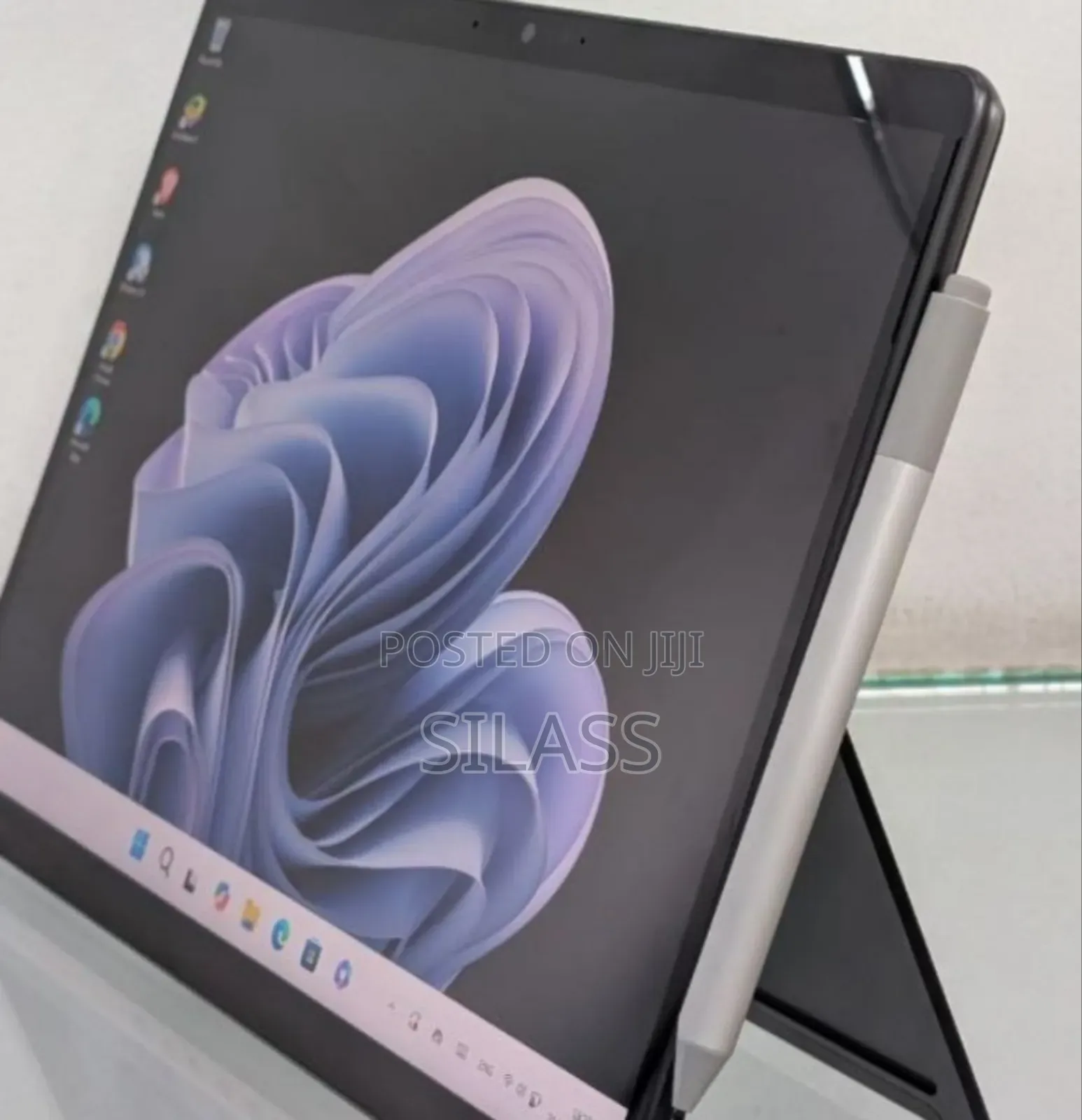 New Laptop Microsoft Surface Pro 9 8GB Intel Core I5 SSD 256GB