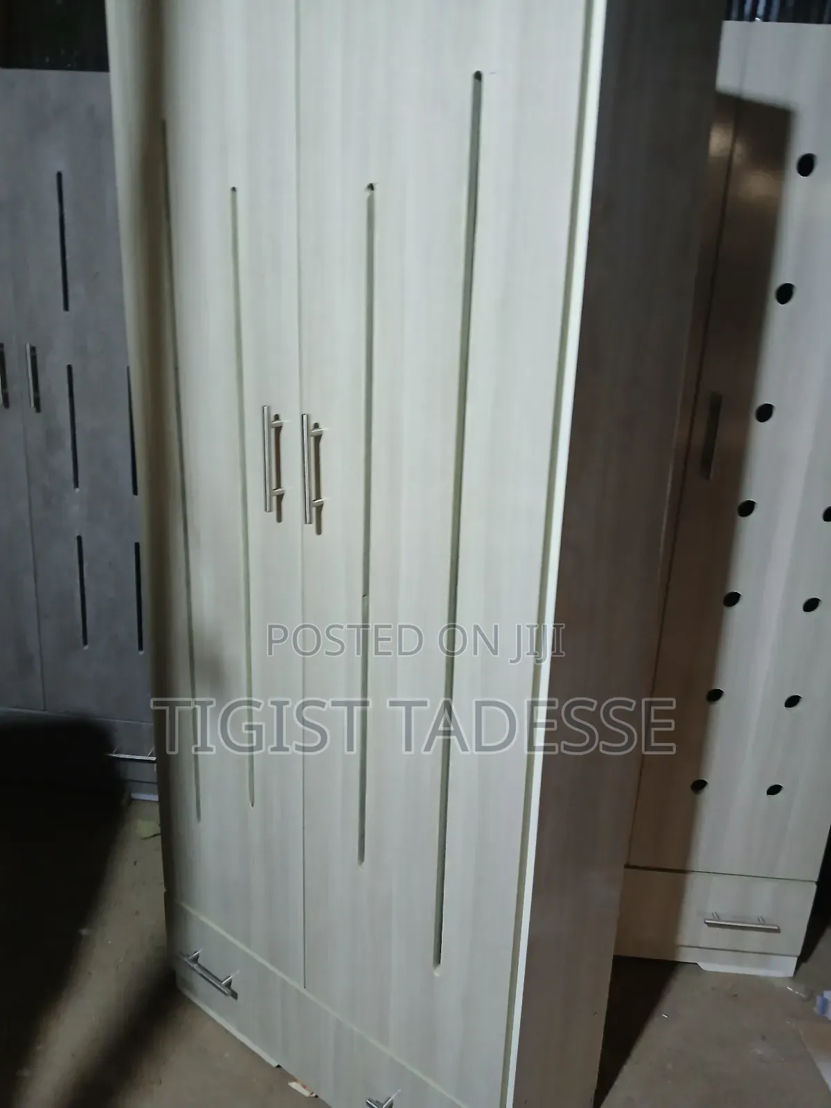 ጫማ መደርደሪያ በላምኔት የተሠራ