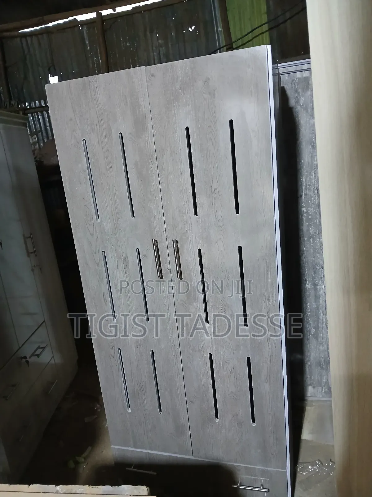 ጫማ መደርደሪያ በላምኔት የተሠራ