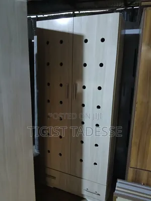 ጫማ መደርደሪያ በላምኔት የተሠራ