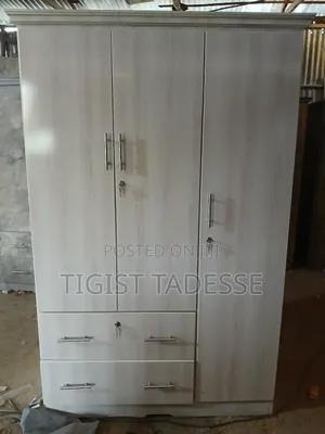 ቁም ሳጥን በላምኔት የተሠራ ሜትር ከሀያ