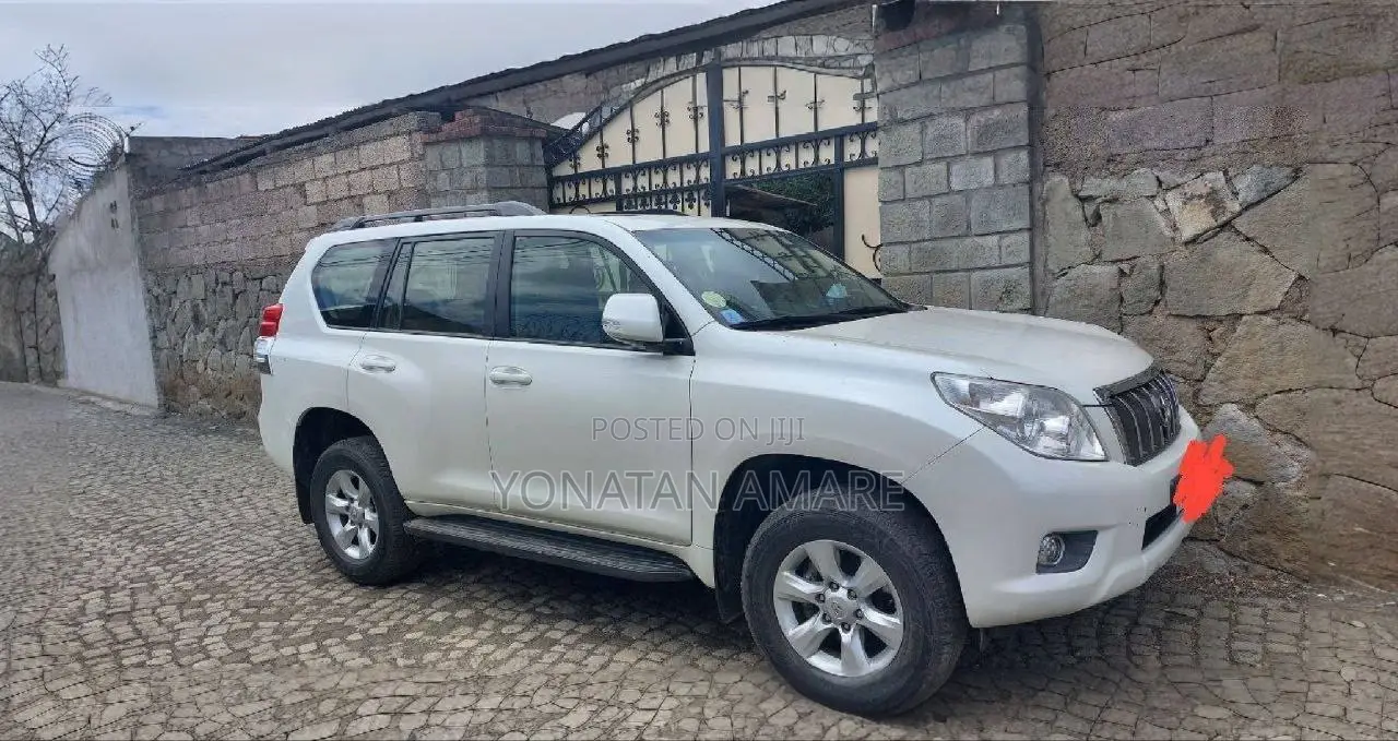 Toyota Land Cruiser Prado 2013 White
