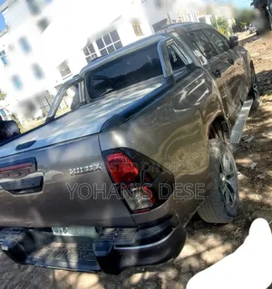 Toyota Hilux 2022 Gray