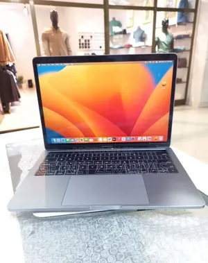 New Laptop Apple MacBook Pro 2017 8GB Intel Core I5 SSD 256GB