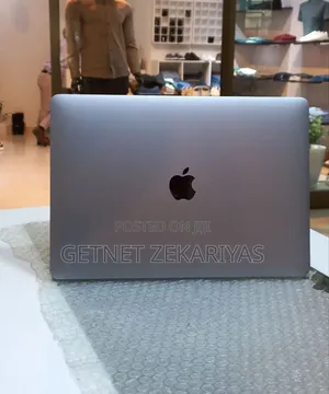 New Laptop Apple MacBook Pro 2017 8GB Intel Core I5 SSD 256GB