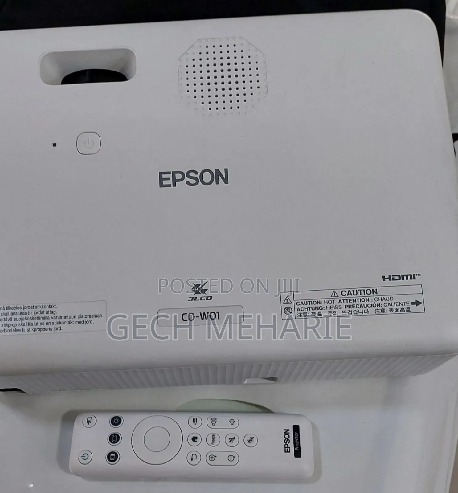 Brand New Epson Projector CO-W01 With Bag and Remote2