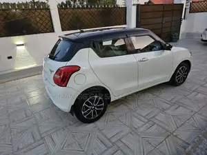 Suzuki Swift 2023 White