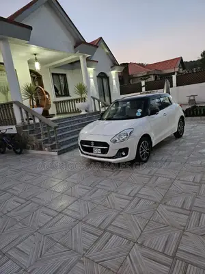 Suzuki Swift 2023 White