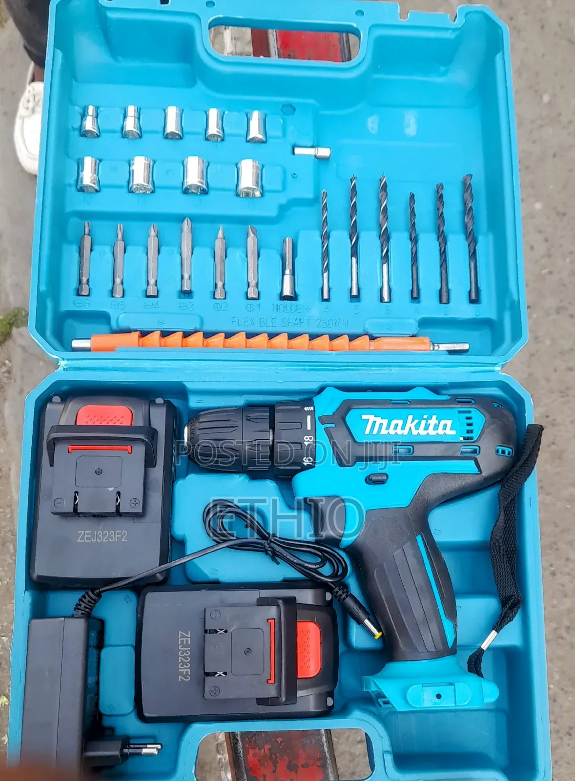 Makita Chargeable Drill