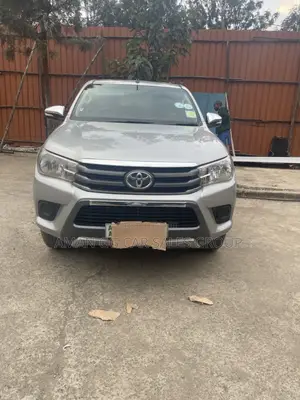 Photo - Toyota Hilux 2017 Gray