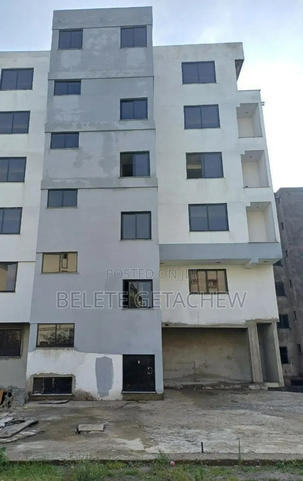 Ayat 49, B+G+5 Apartment Building for Sale 600sqm