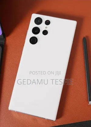 Photo - New Samsung Galaxy S22 5G 256 GB Silver