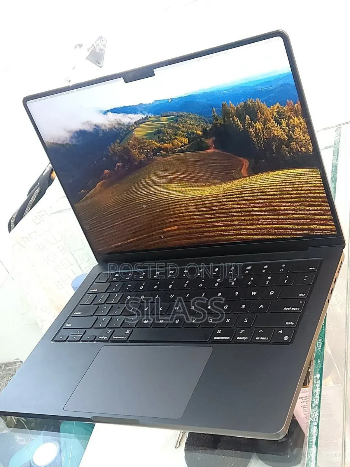 New Laptop Apple MacBook Pro 2019 16GB Intel Core I7 SSD 512GB