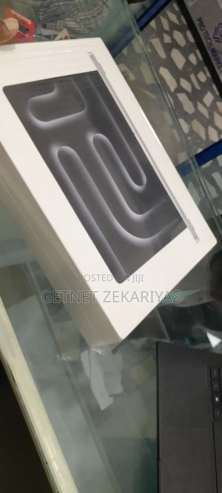 New Laptop Apple MacBook Pro 2023 M3 14-Inch 32GB Apple M3 SSD 512GB