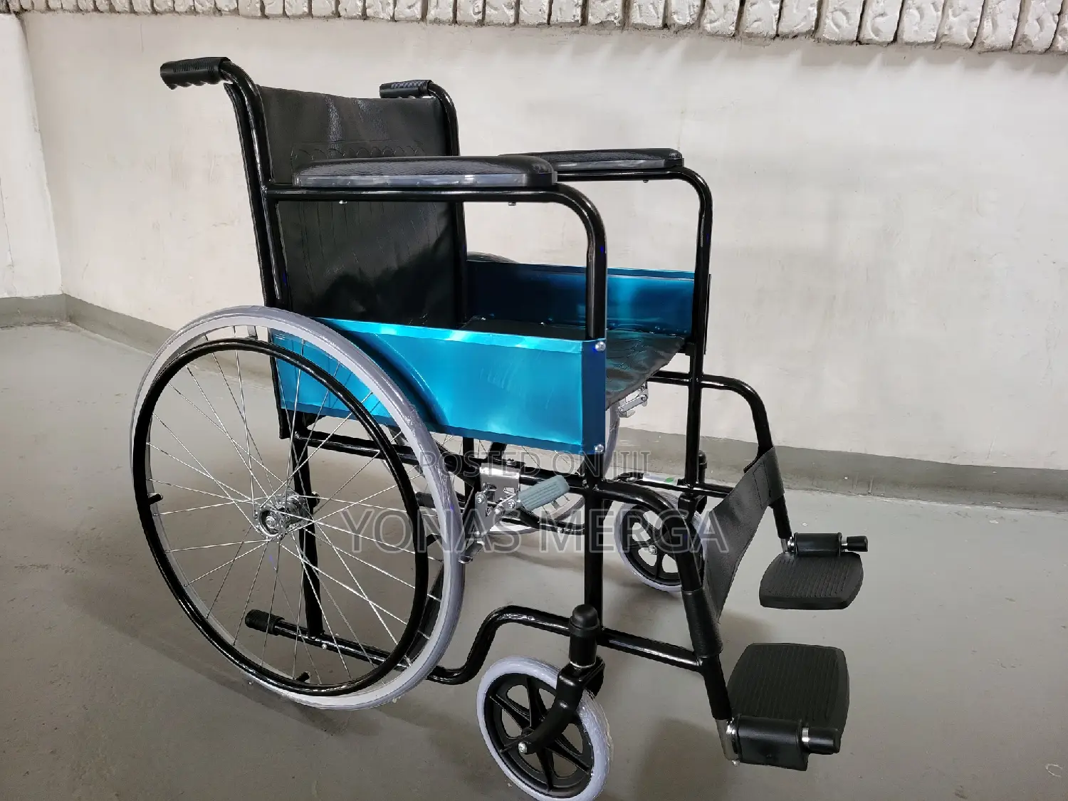 Folding Wheelchair With Fixed Arm and Footrest
