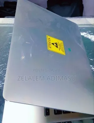 Photo - New Laptop Apple MacBook Pro 2022 M2 8GB Intel Core I7 SSD 512GB