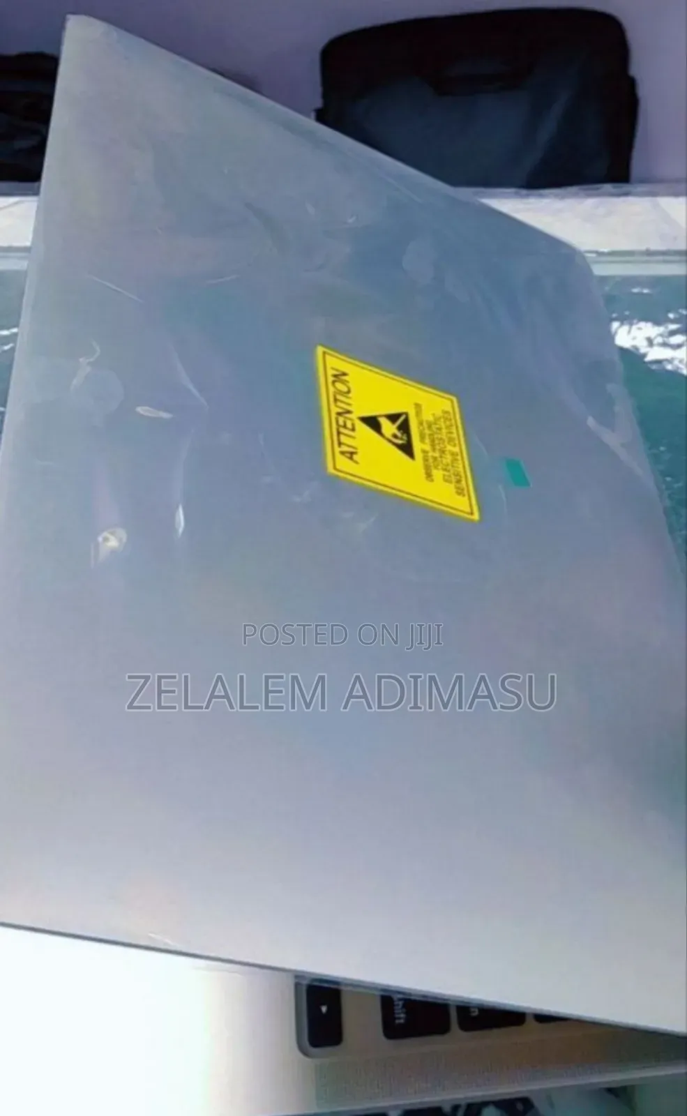 New Laptop Apple MacBook Pro 2022 M2 8GB Intel Core I7 SSD 512GB