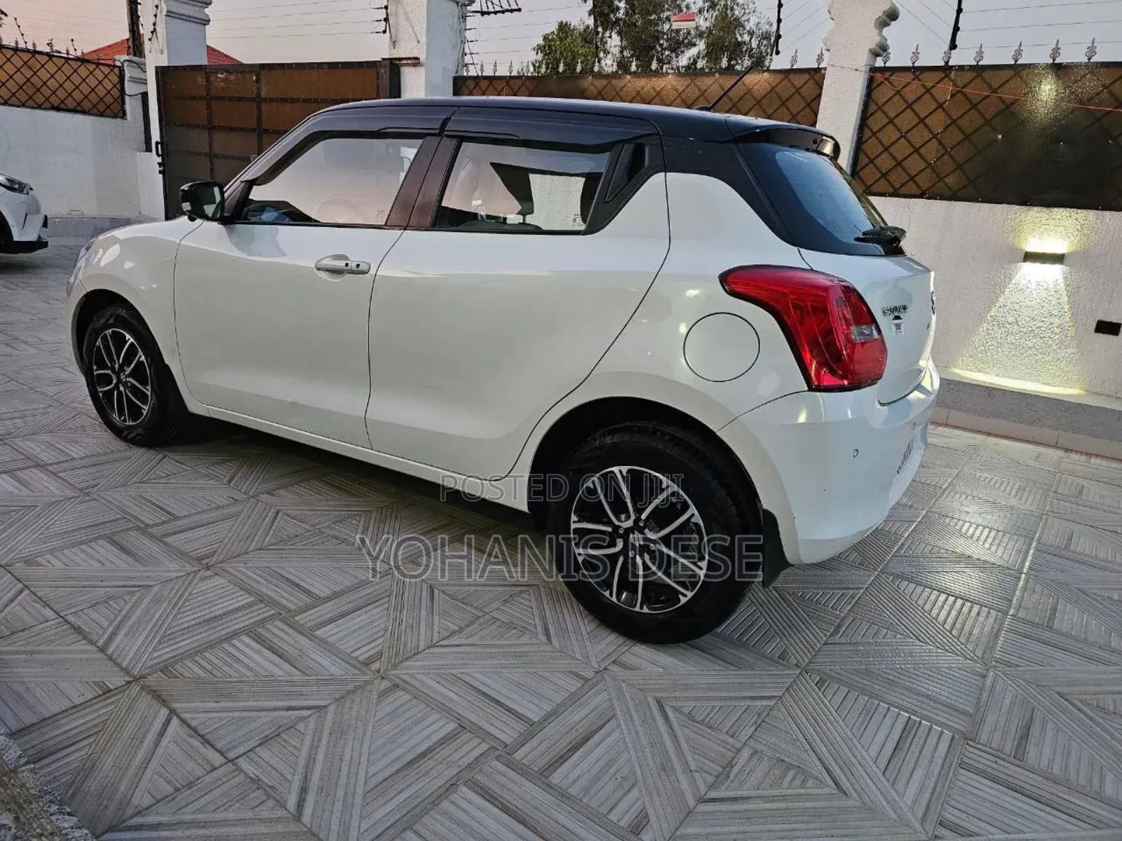 Suzuki Swift 2023 White