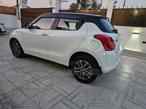 Suzuki Swift 2023 White