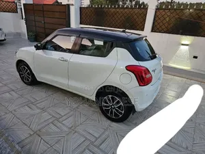 Suzuki Swift 2023 White