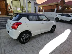 Suzuki Swift 2023 White