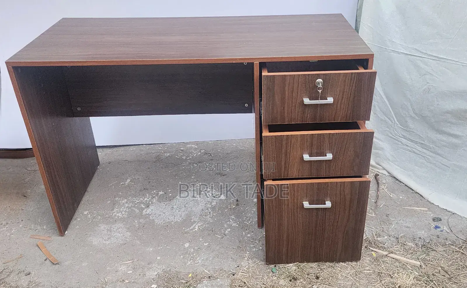Office Table 130×60cm
