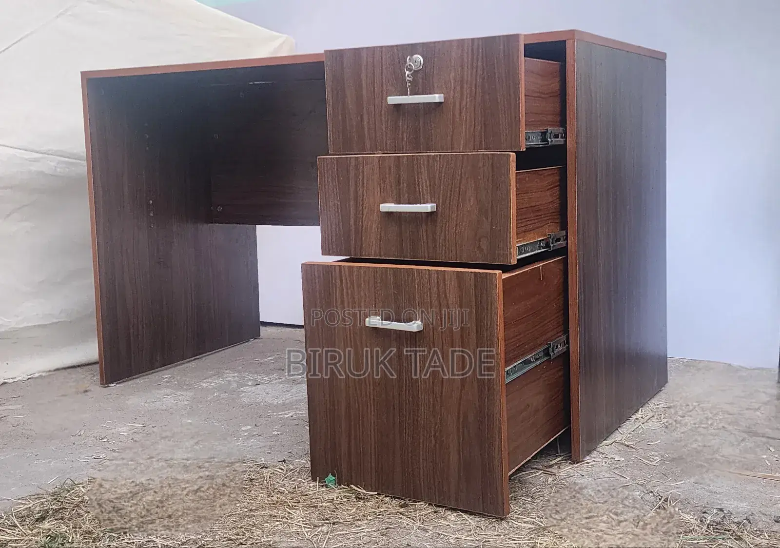 Office Table 130×60cm