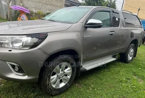 Toyota Hilux 2019 Silver