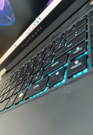 New Laptop Alienware M17x R2 16GB Intel Core I7 SSD 1T