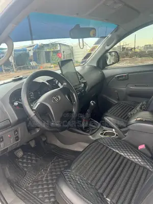 Toyota Hilux 2012 White