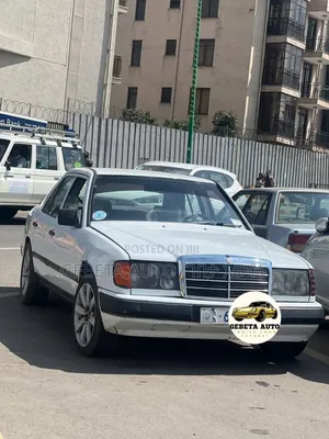 Photo - Mercedes-Benz 230E 1991 White