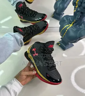  Under Armour SC Curry 1 ‘All Black’ Mid Shoes