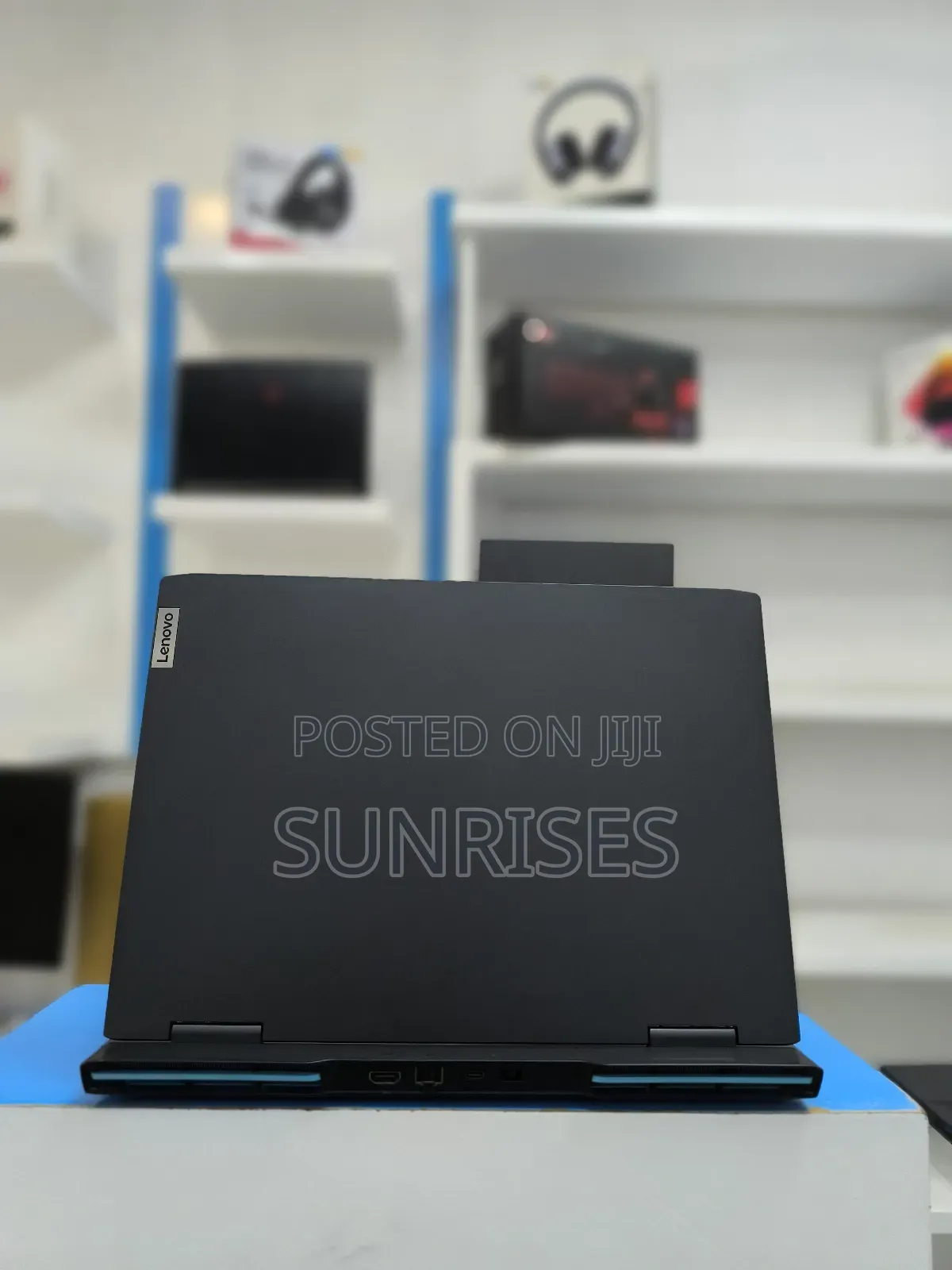 New Laptop Lenovo LOQ 15IRH8 16GB Intel Core I5 SSD 512GB