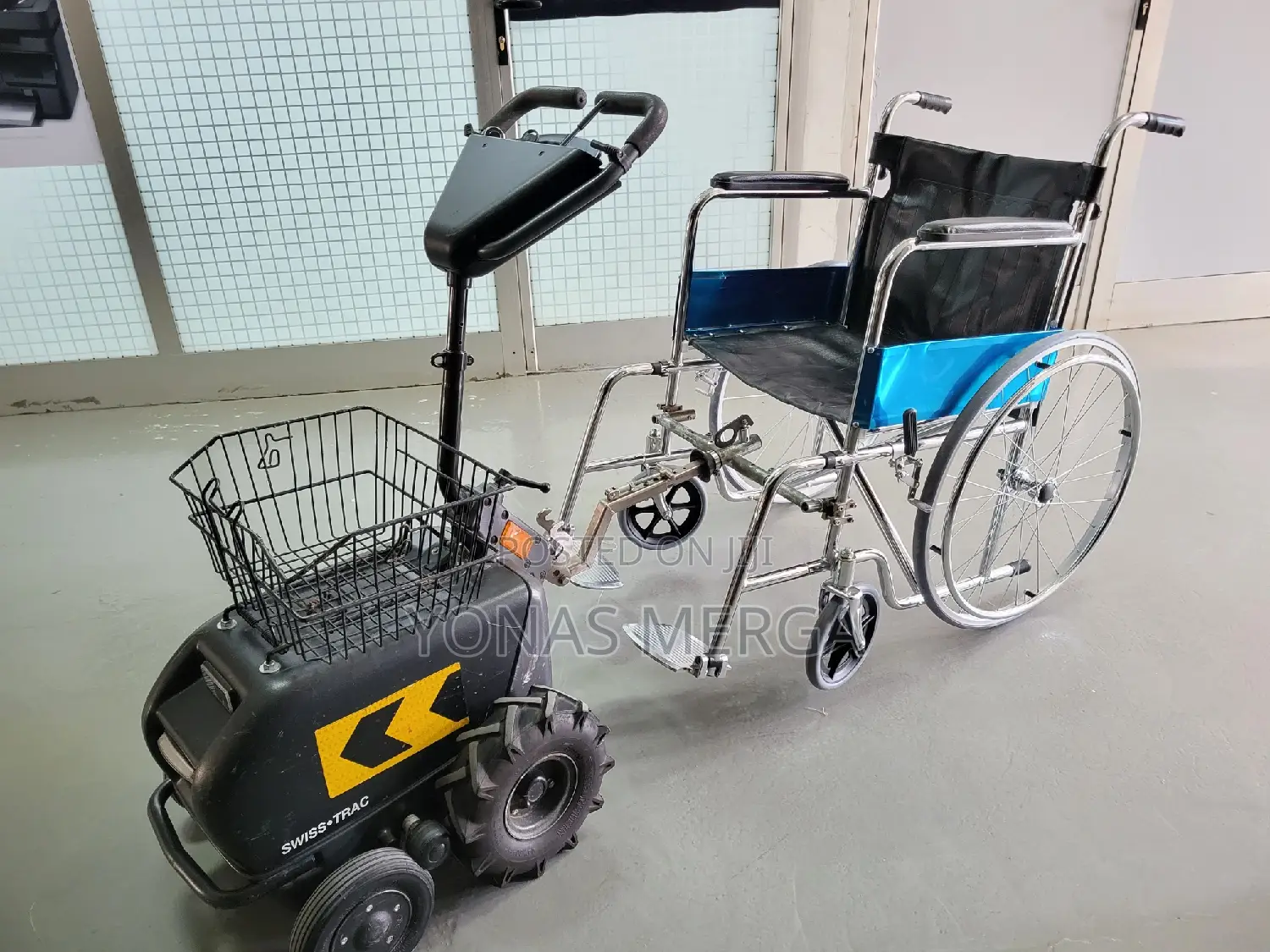 Electric Swiss-Trac Wheelchair风የቻርጅ ጎታች誓electrical Equipment