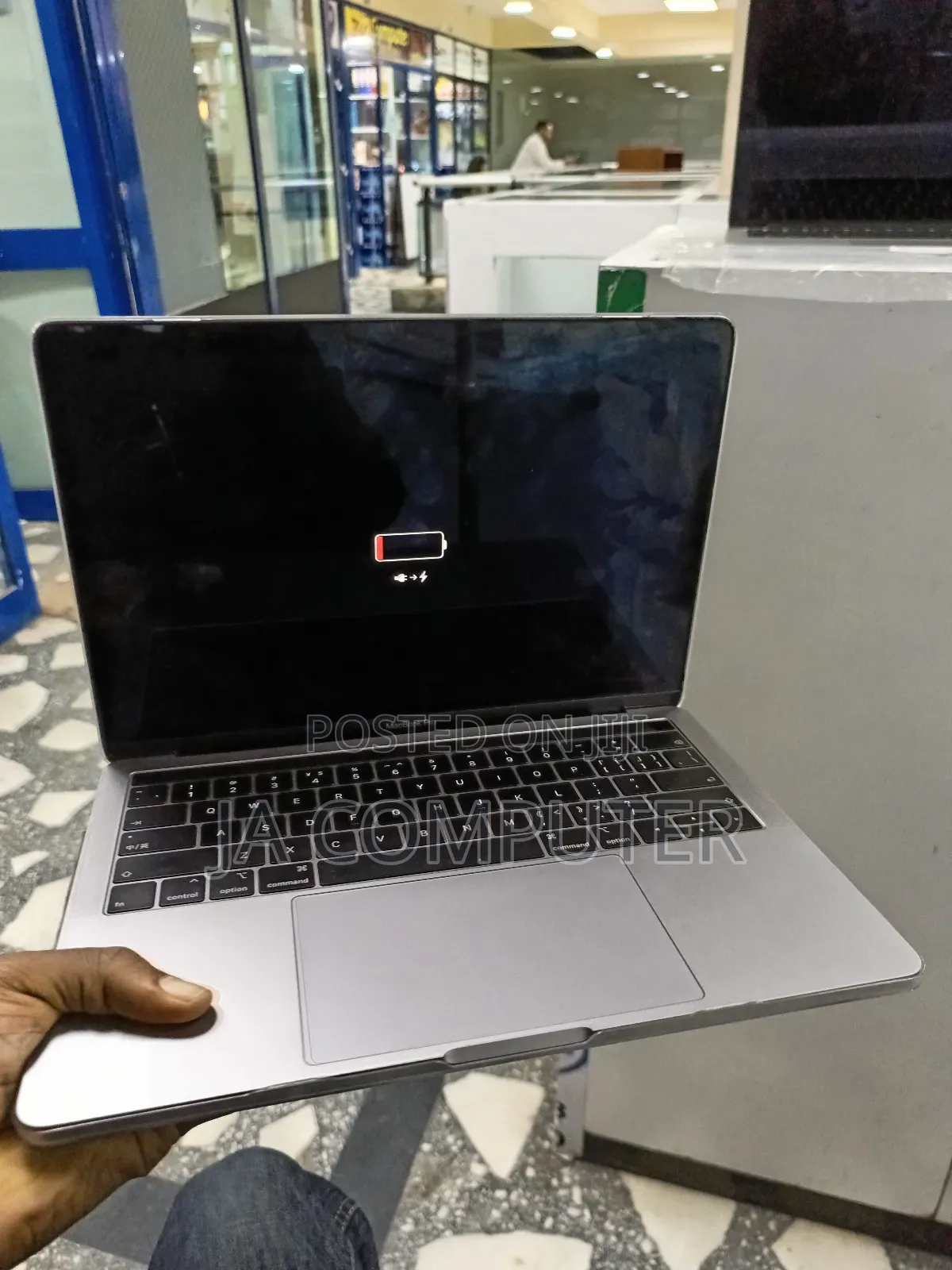 New Laptop Apple MacBook Pro 2015 8GB Intel Core I5 SSD 256GB