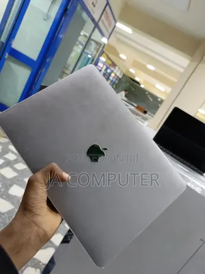 New Laptop Apple MacBook Pro 2015 8GB Intel Core I5 SSD 256GB