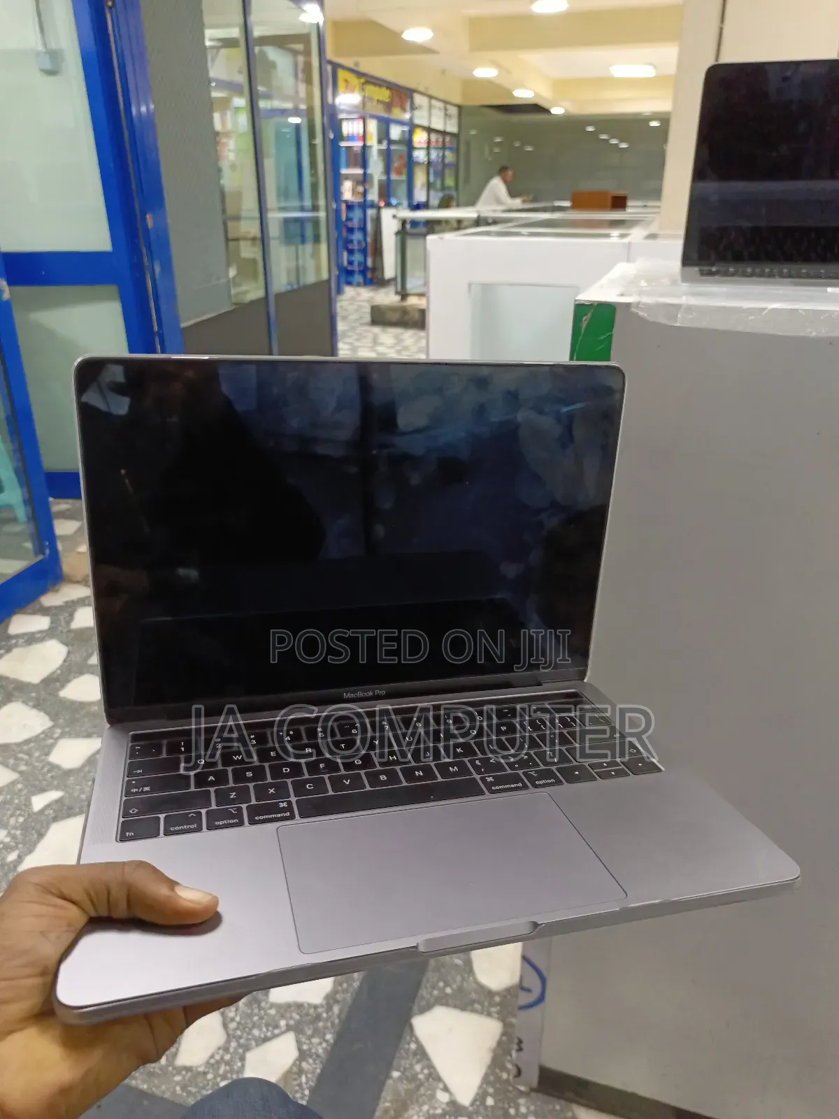 New Laptop Apple MacBook Pro 2015 8GB Intel Core I5 SSD 256GB